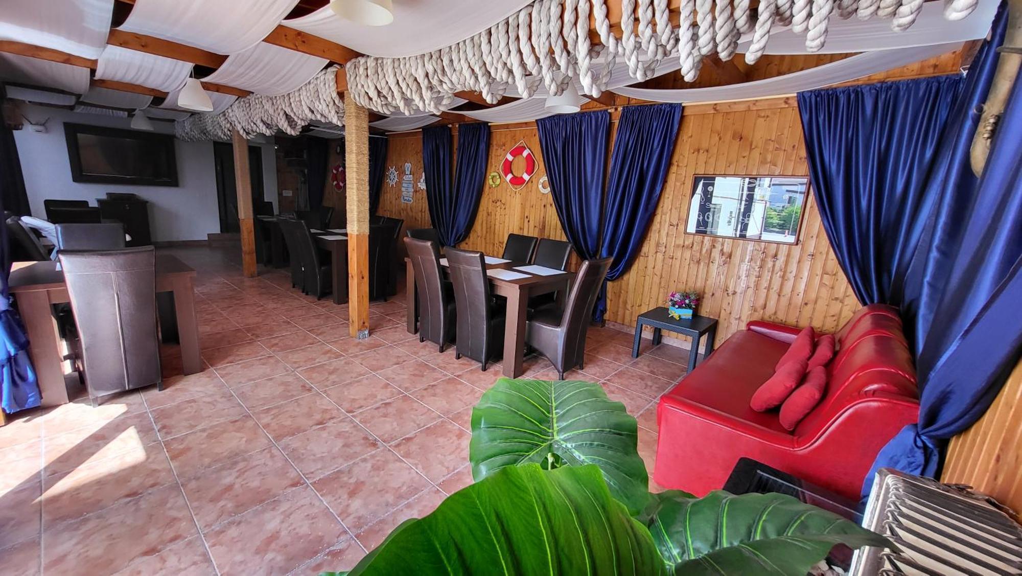 Vila Zara Navodari Luaran gambar